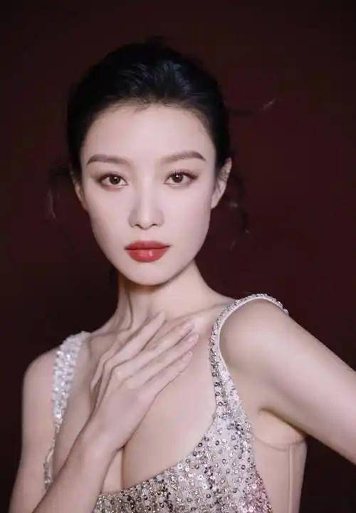 倪妮幽默回应自己变老了!她说心态更沉稳了