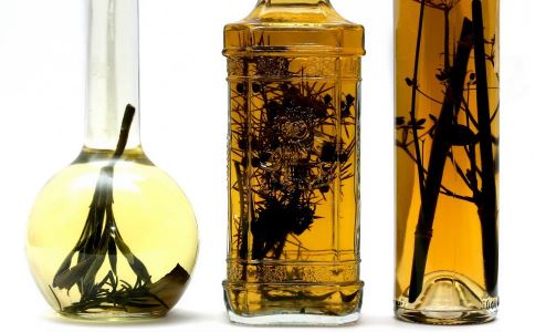 春季养生宜饮何药酒？探寻适合季节的药酒佳品