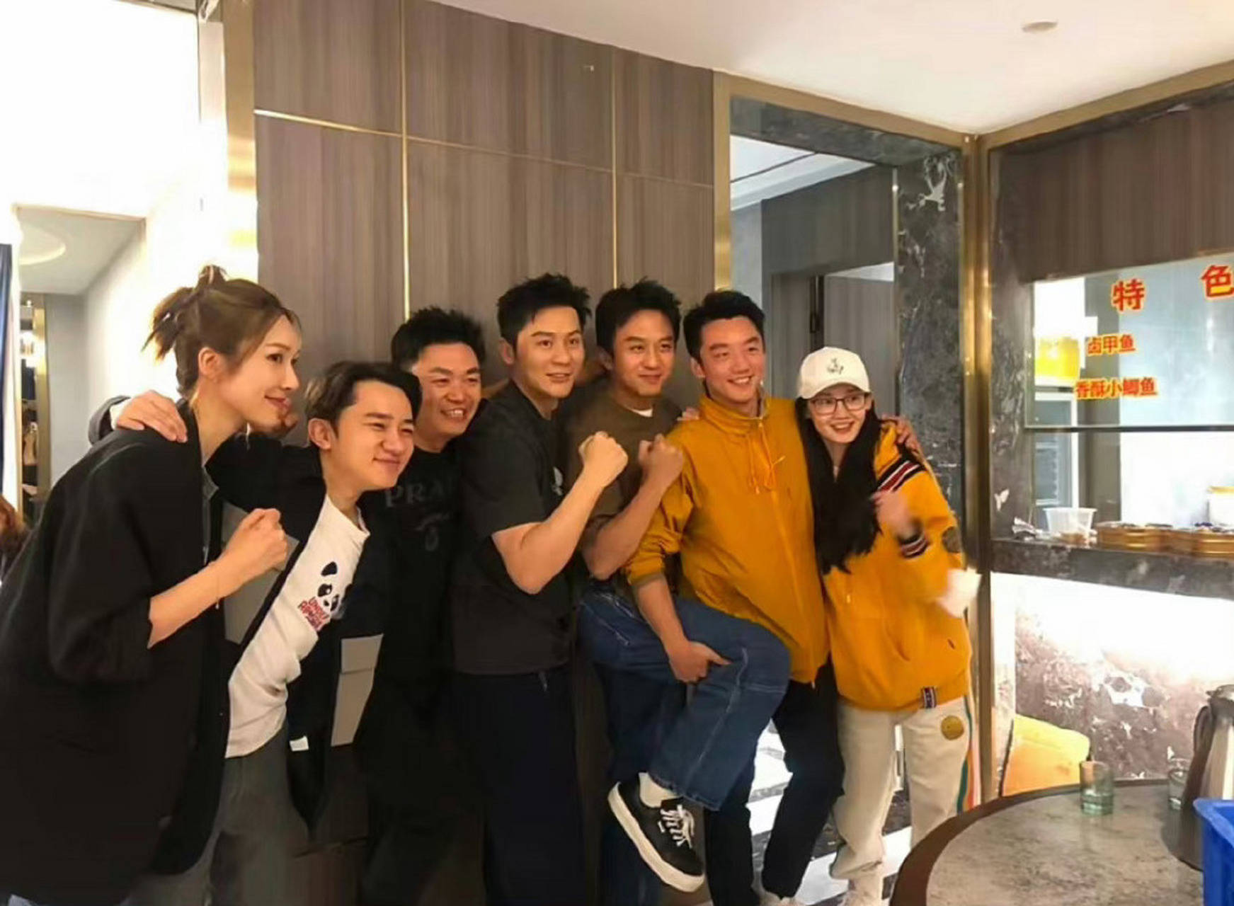 原创            郑恺的深夜39岁生日，让人看到了娱乐圈的“人情冷暖”