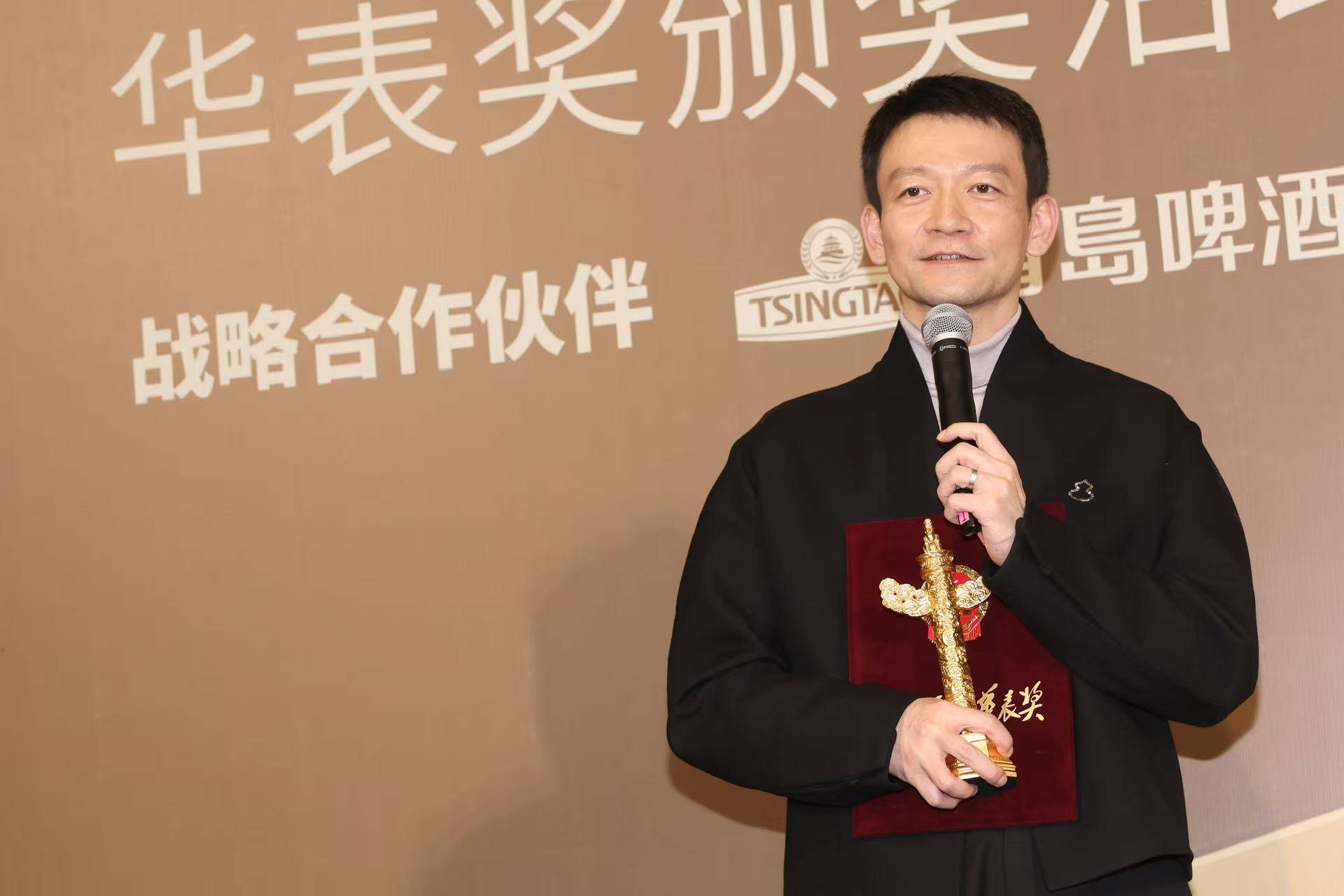 郭帆回应网友调侃DeepSeek连夜改《流浪地球3》剧本：连夜也来不及，没那么快