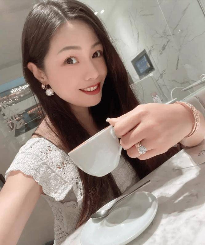 74岁TVB男星李龙基自爆未婚妻在狱中地位出众！还吃胖了不少！直呼：我也挺高兴的