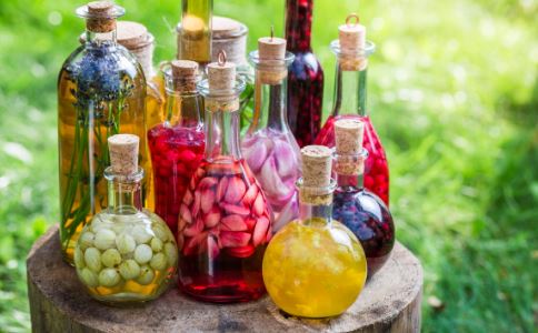 老中医传授正确泡制药酒方法，避免中毒困扰