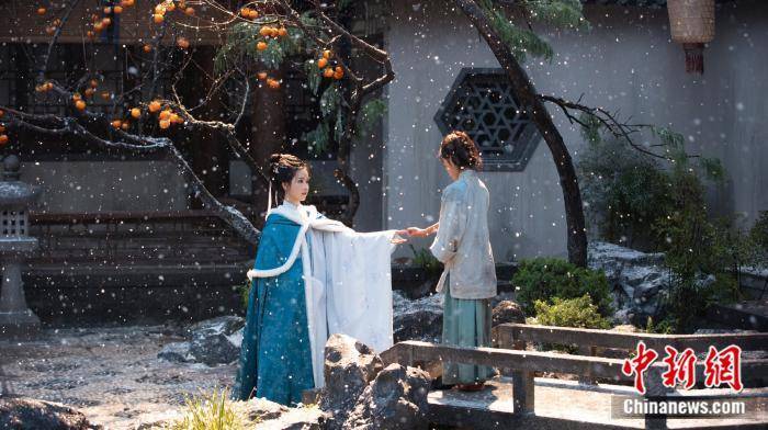 陈都灵和两朵花的“重逢”