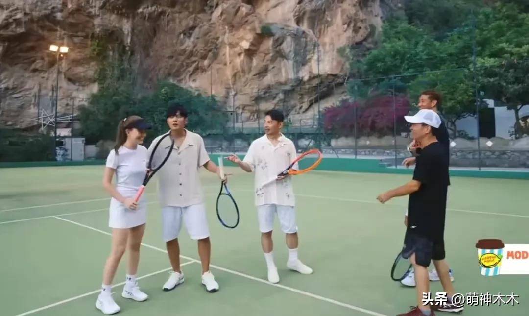 原创            昆凌周杰伦合体上综艺，相差14岁年龄差好明显，女方17岁就在一起