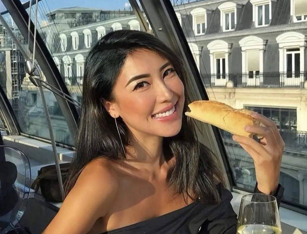 恭喜！TVB前女星曹思诗晒大钻戒被曝闪婚，替前男友背负630万巨额债务