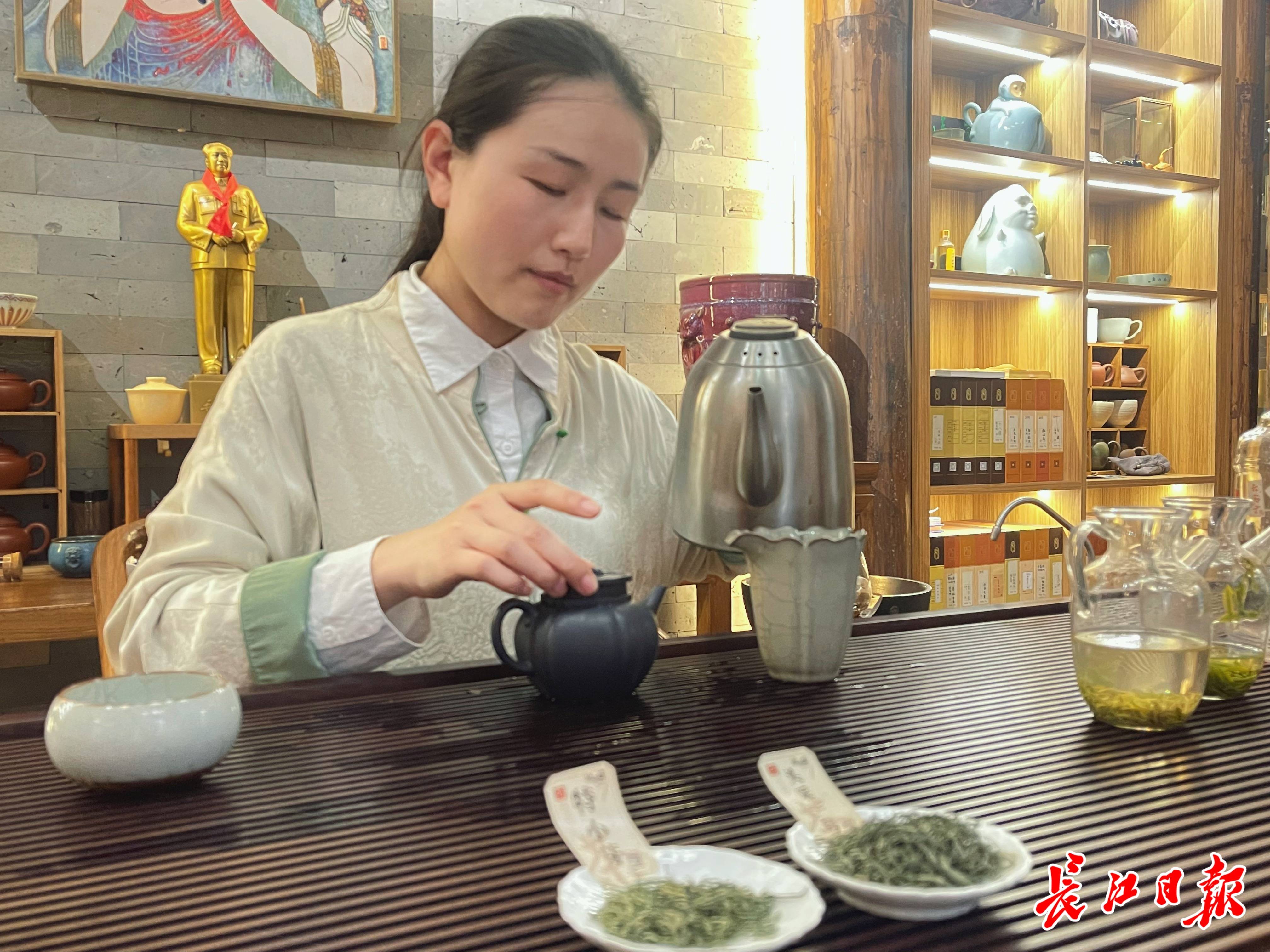 随家人定居武汉的她，在昙华林圆了花式茶叶梦