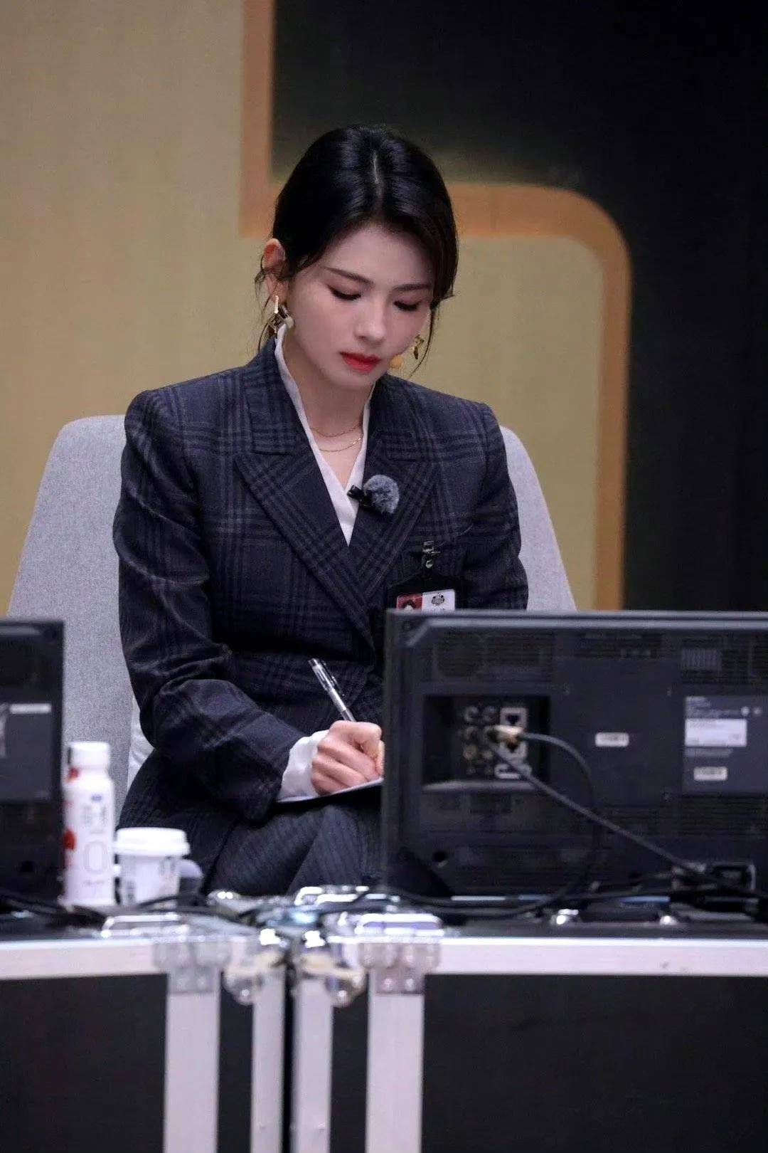 原创            短剧顶流，柯淳一上综艺失光彩，短剧演员进内娱的深刻教训