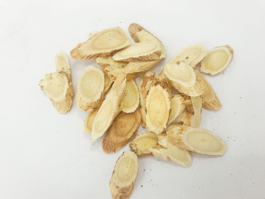 夏天泡水喝的补虚止汗益气生津中药推荐！