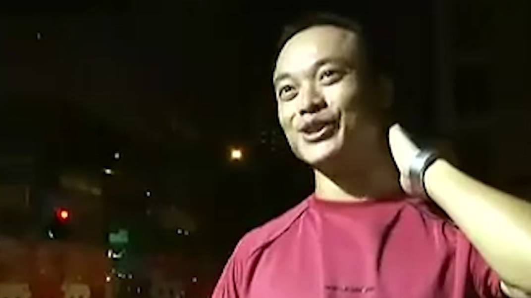 原创            富豪体验流浪汉生活，自信能靠能力逆袭，没想到第一天就哭了