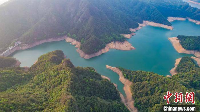 广西梧州：茶山水库景美如画