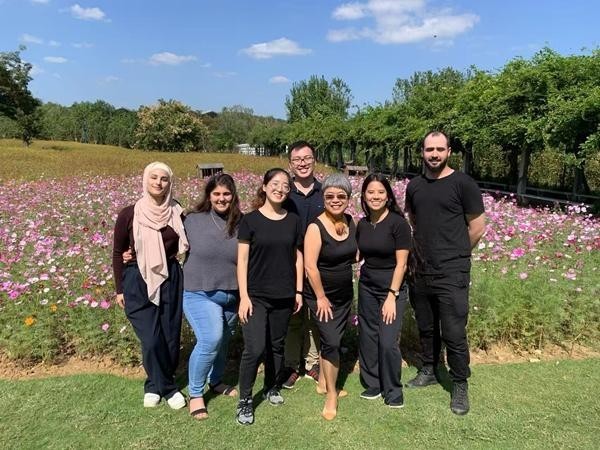 这些青年通过中医为跨文化交流开出一剂良方 用英文帮助澳大利亚青年理解“阴阳五行”