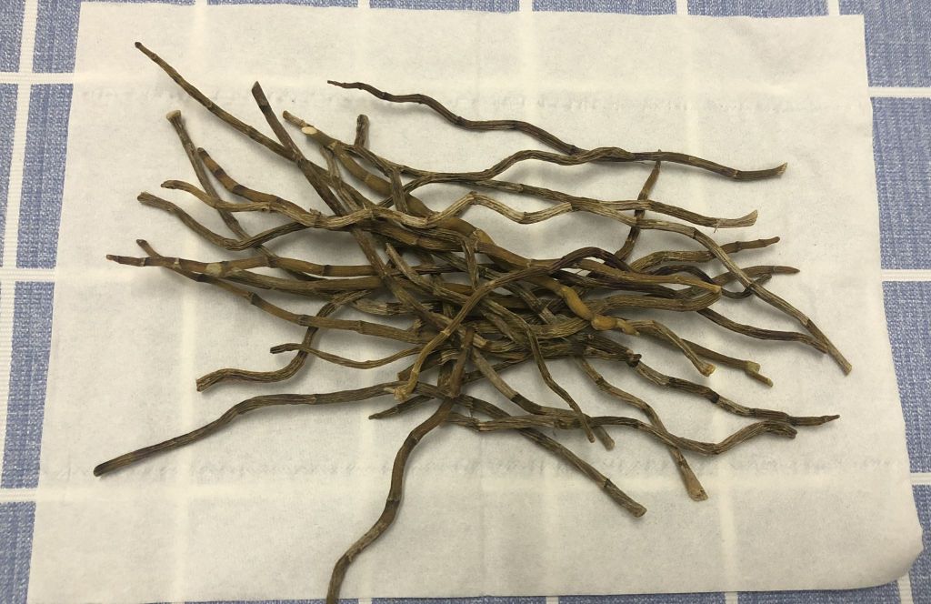 石斛适宜哪些人群饮用及有哪些禁忌？