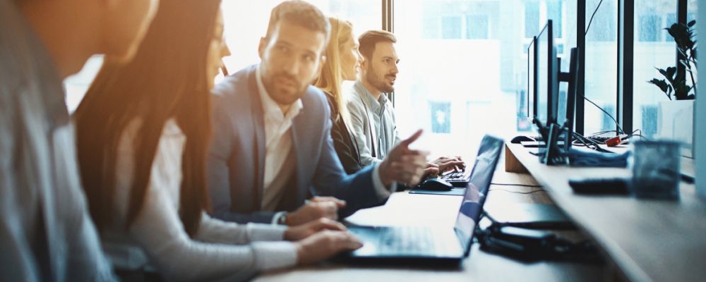 白领久坐易致腿肿，应对之法究竟该如何？