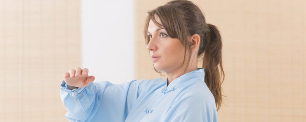 手指甲有白点可能缺铁，缺铁时该吃些啥？