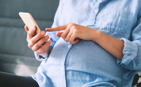 女人坐月子至关重要，千万切记勿玩手机