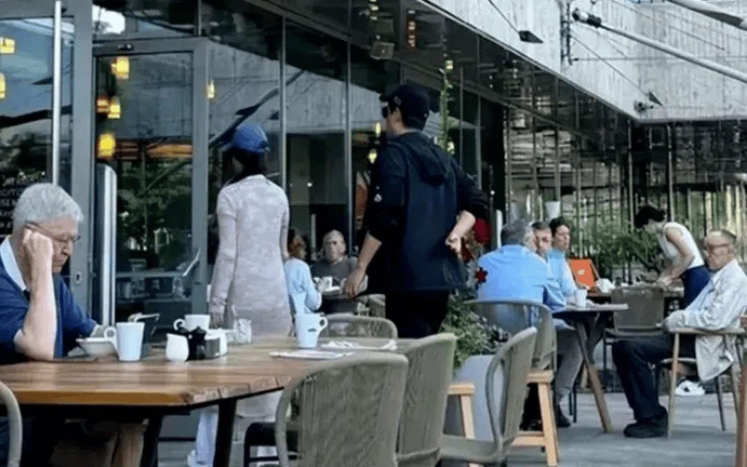 原创            陈思诚与小21岁女友国外约会被拍，女方素颜美似小仙女，美貌气质不输佟丽娅！