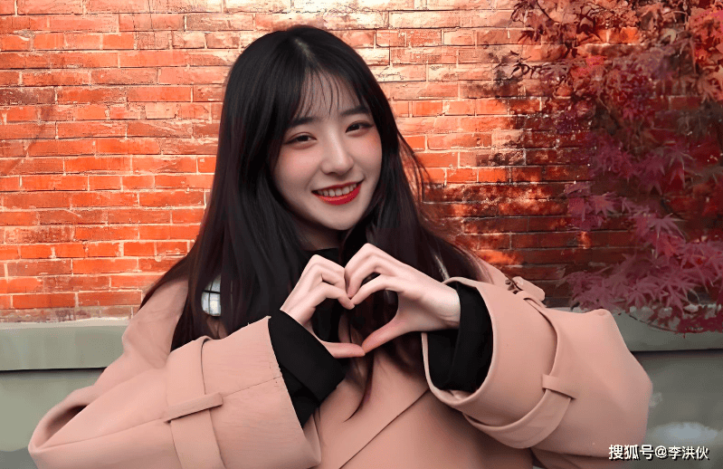 原创            黄一鸣否认曾敲诈王思聪，自曝只要了200万，结果男方还爱搭不理