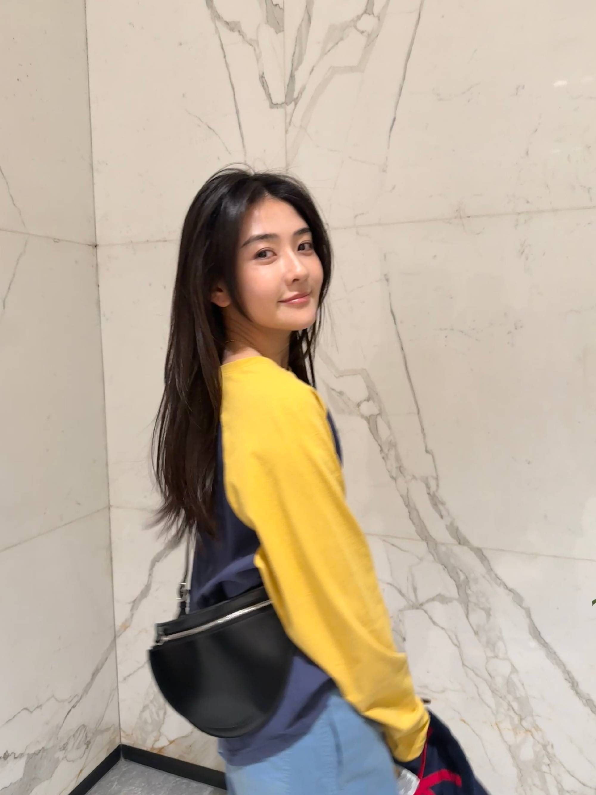 梁洁分享新剪的发型元气满满 笑容自信大方美出新高度