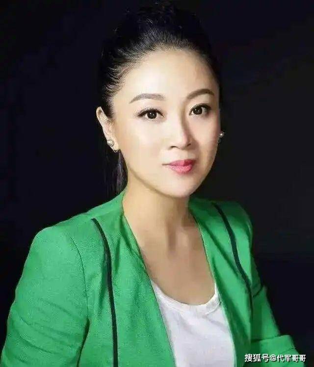 41岁国家一级演员自缢去世，11岁儿子成遗孤，背后真相令人唏嘘