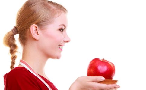 吃苹果需削皮？实则带皮吃益处更多，你可知？