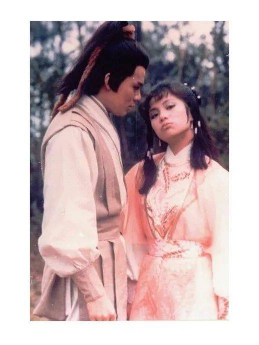 从私生女到全民女神“俏黄蓉”：26岁香消玉殒的翁美玲，她的一生比剧情更坎坷