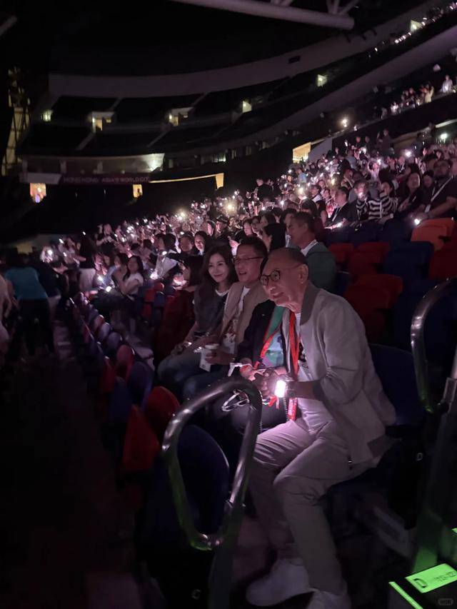 原创            谢霆锋连开4场，两个焦点人物却没出现，网友：她比张柏芝更尴尬