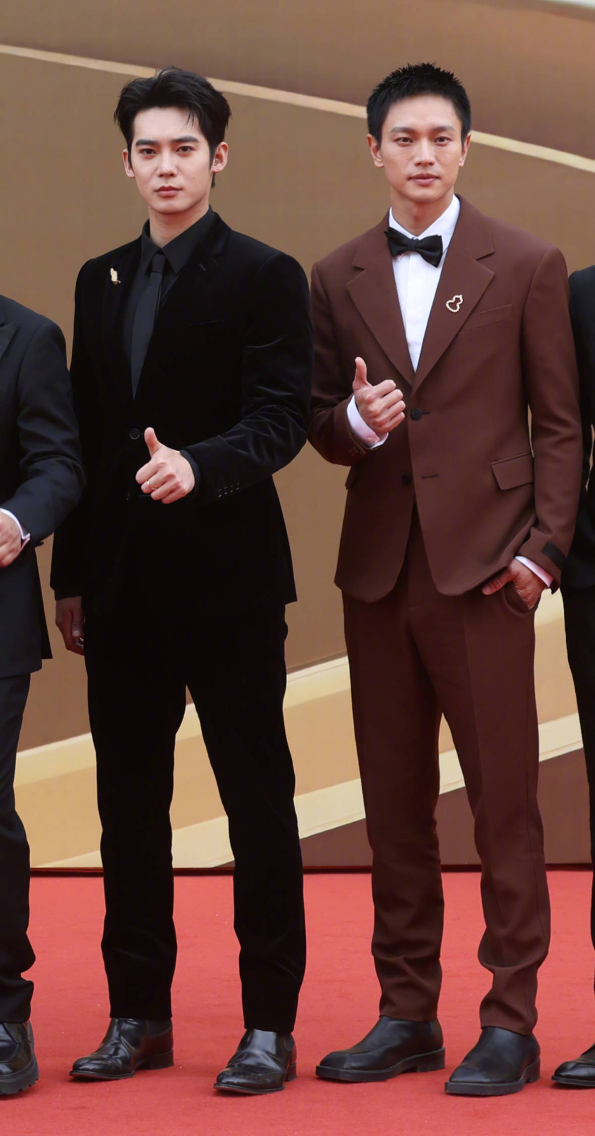 《封神》剧组亮相华表奖红毯 主演黄渤于适那尔那茜陈牧驰等齐聚