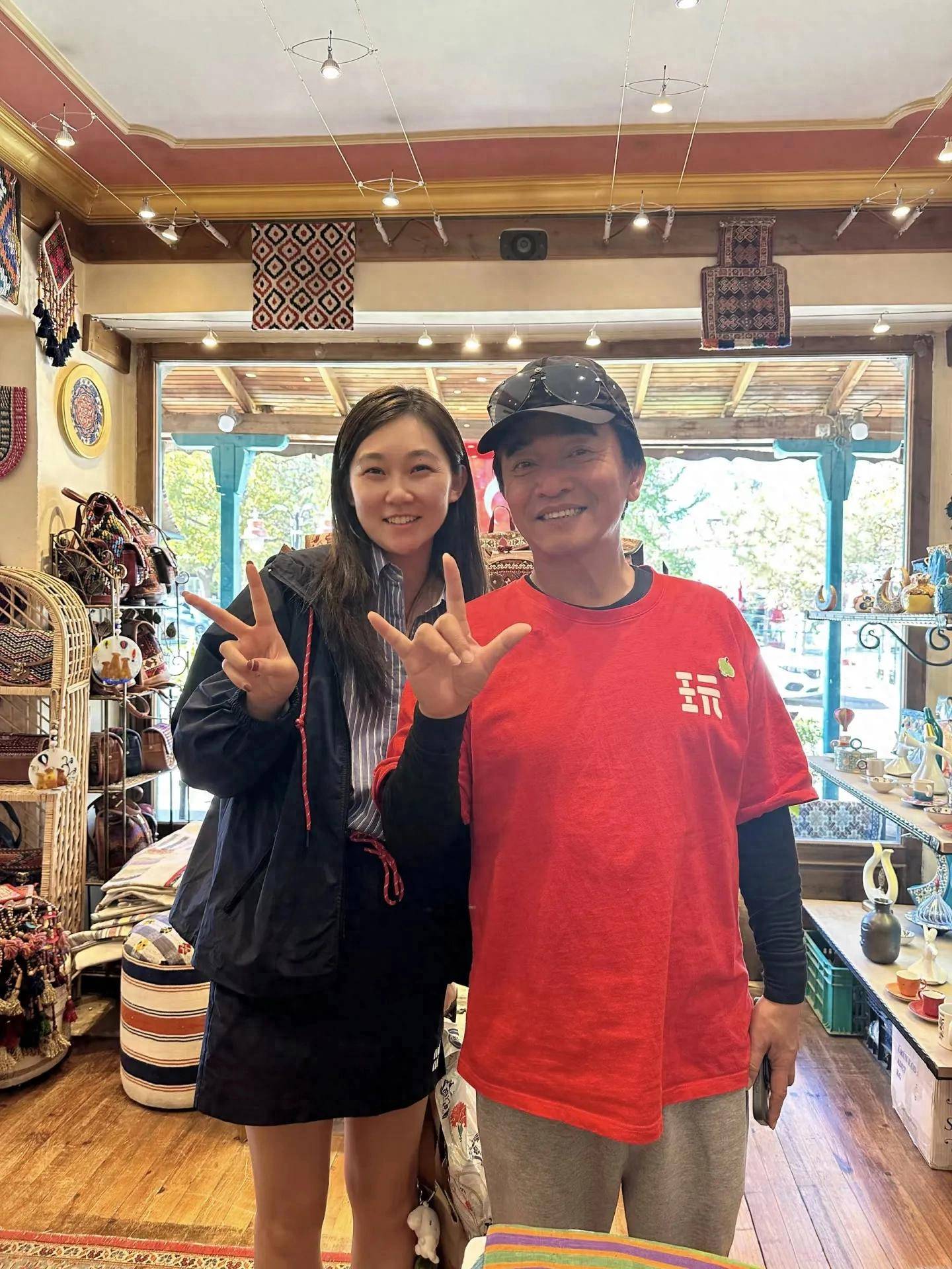 原创            63岁吴宗宪定居杭州，转型直播带货，和朋友去喝酒，精神状态大好