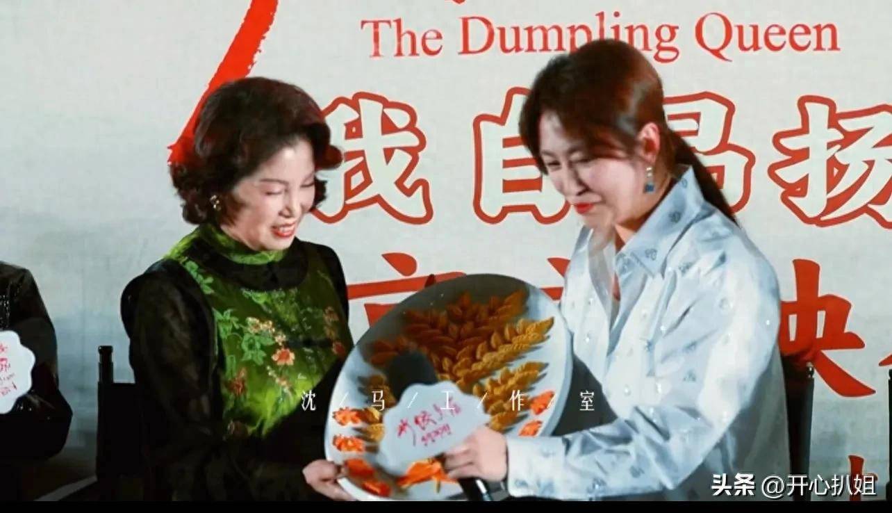 原创            马丽母亲首次公开露面，参加电影首映礼，母女二人甜蜜告白太好哭