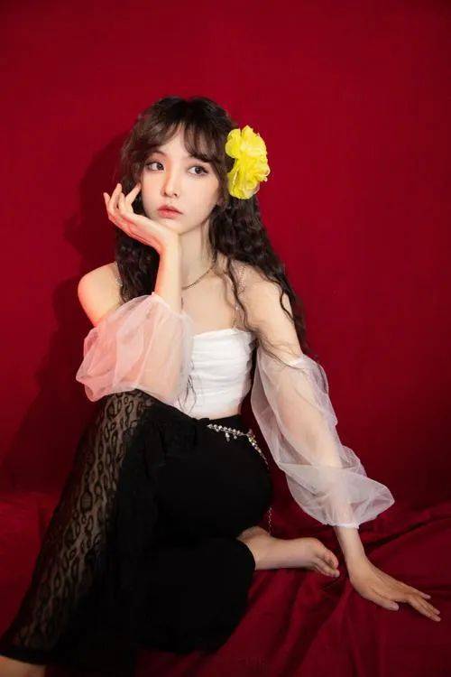 郑乃馨吐槽中国厕所脏引争议！与陷辱华风波男星官宣恋情