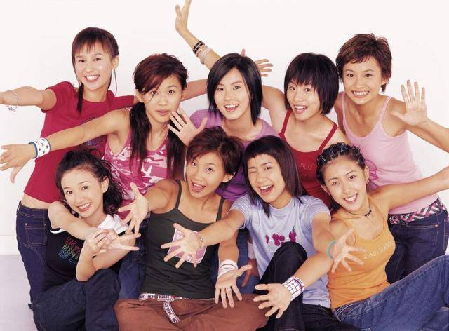 香港女星前夫婚内出轨致离婚，移民加拿大多年，做网络顾问养俩女