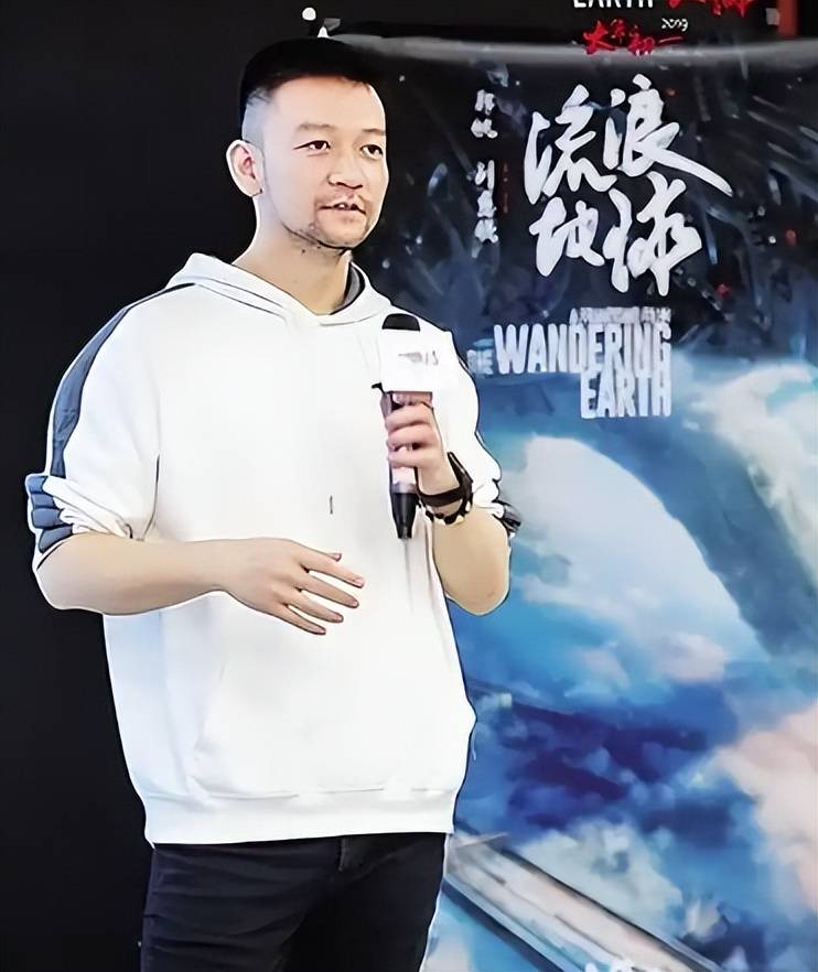 原创            《流浪地球3》开机：郭帆神似杨烁，比吴京沈腾气质好，却不主演