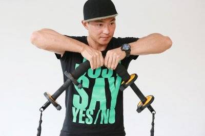 刘畊宏因拍节目阻碍路人用餐引发争议，随后公开道歉