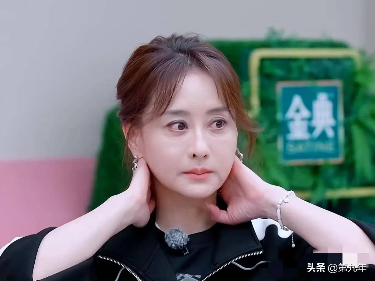 原创            侯佩岑望向管乐心疼的眼神，才知道陈德容有多过分！