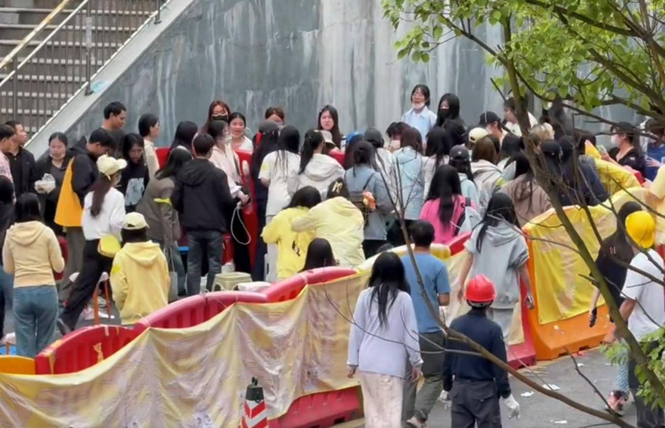 原创            丁程鑫王鹤棣粉丝互殴被抓,真相曝光！,到底谁说的才是真的？