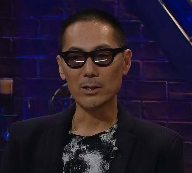 香港男星突然变消瘦，失业四年渴望复出拍戏，和同性传绯闻引热议