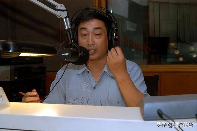 原创            主持人万峰，自电台退出15年后，从“电波怒汉”成功逆袭成网红