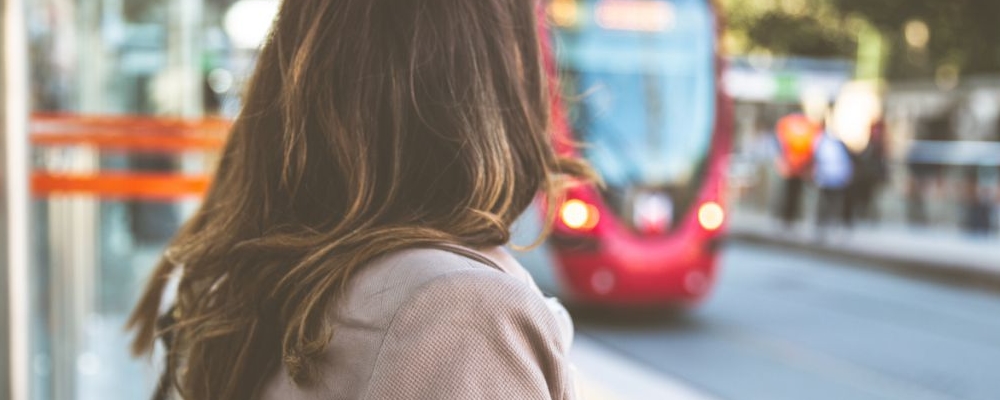 午休时趴着睡？午休 3 大危害已至，别再这样啦