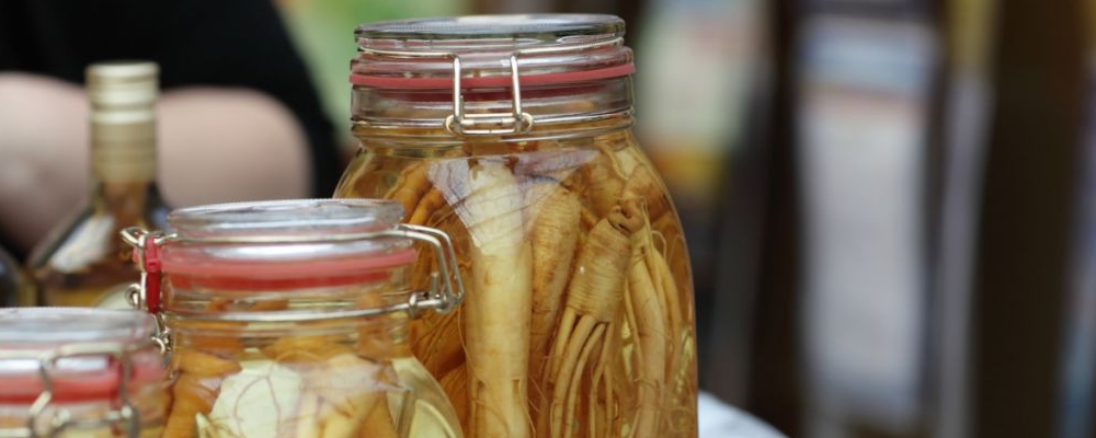 “蜈蚣泡酒的功效：你不可不知的秘密”