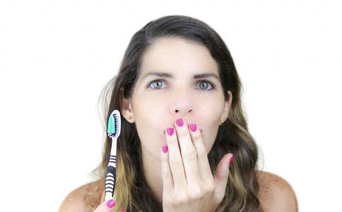 为何每天晨起会有口臭？日常怎样清新口气？