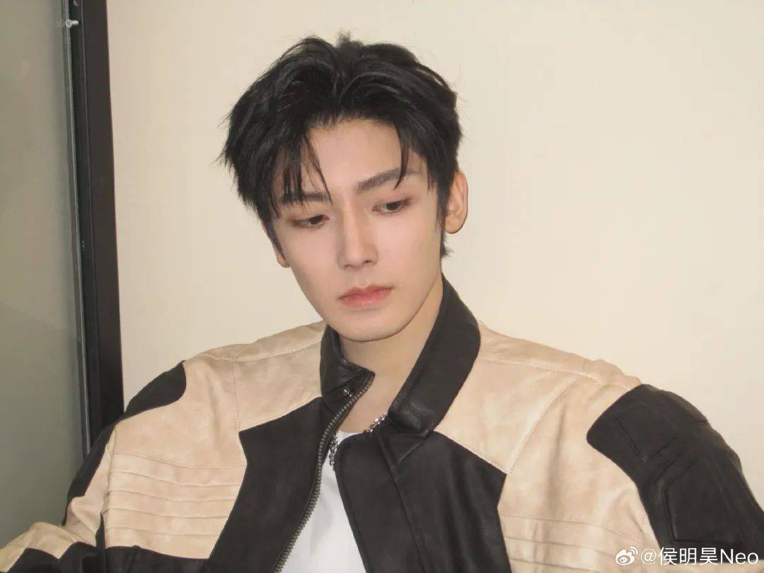 天仙干妈被净身出户了？侯明昊被经纪人黑？冯绍峰想转型？叶青退圈了？姨太问答