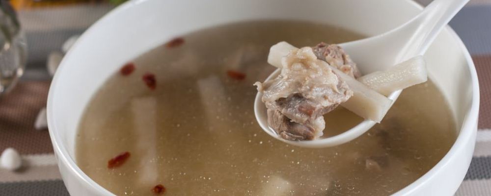 秋季润喉养肺必备！3 款食疗方推荐