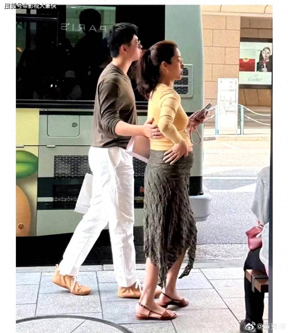 原创            杨采钰被曝怀孕？小腹微凸孕味十足，网友：女神要升级当妈了？