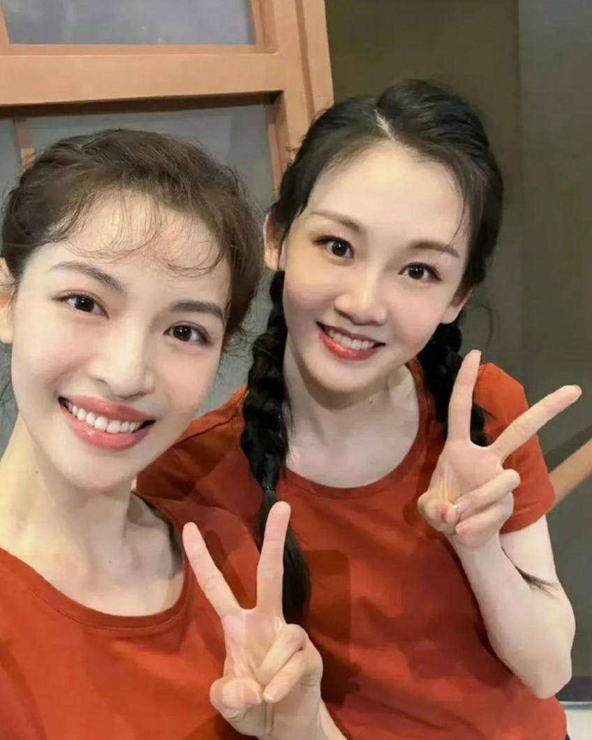 原创            郑恺携家带口录跑男，一双儿女好可爱，有苗苗这样的伴侣太幸福了