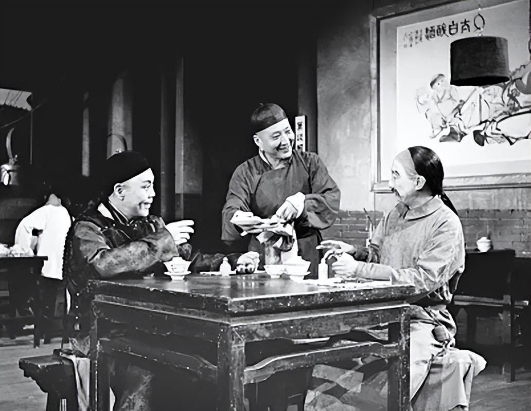 原创            1982年这部《茶馆》：一间茶馆泡着半个世纪的人情冷暖