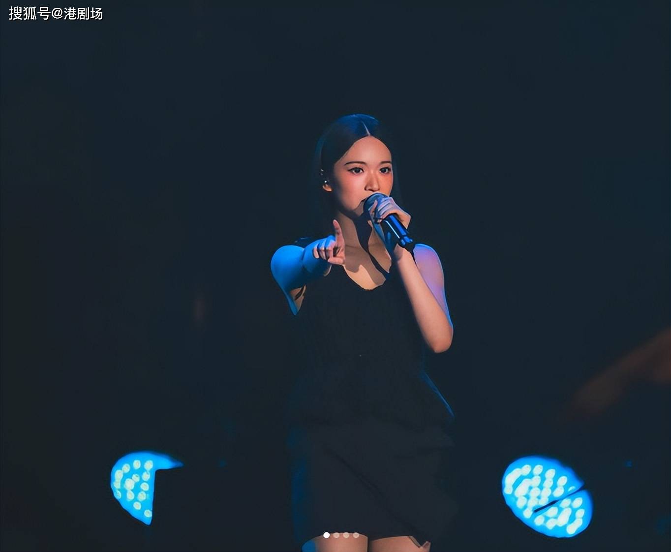 原创            “仙气女神”被赞「香港张元英」！掀网上论战！网民炸锅爆粗