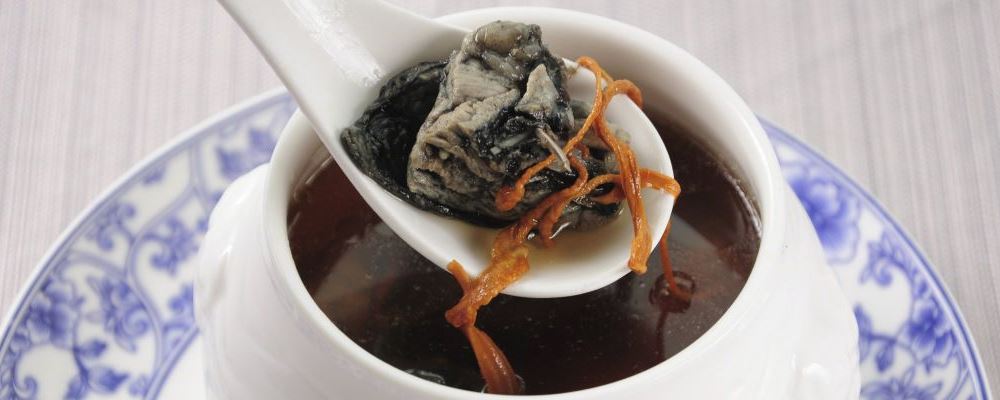 银耳红枣汤止咳佳，加莲子雪梨效果更佳