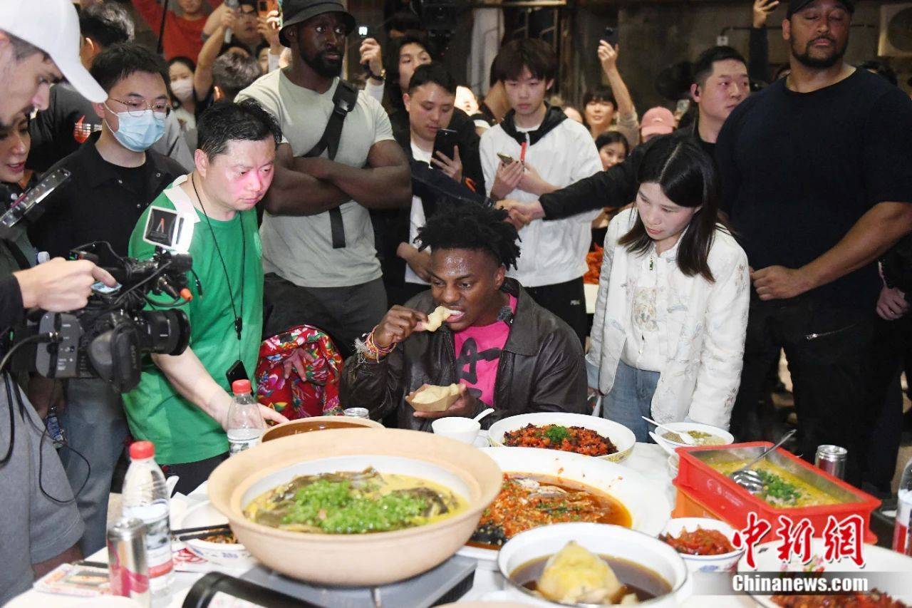 因“甲亢哥”爆火的荣昌卤鹅，何以“圈粉”世界流量？