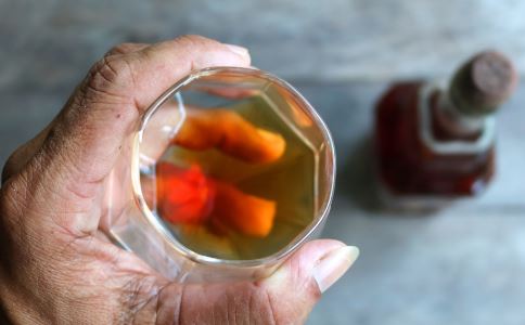 枇杷泡酒的功效：探索其独特的养生价值