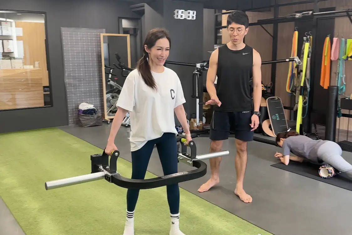 萧亚轩时隔一年再发状态 素颜健身气色超好